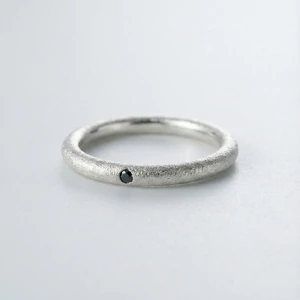 Ezüst gyűrű fekete gyémánttal