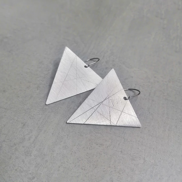 GEOMETRY 2025 - Háromszög fülbevaló