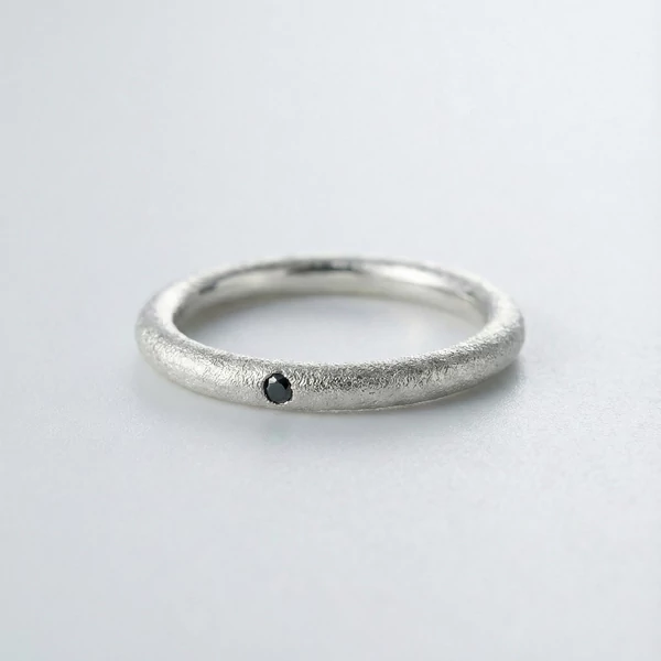 Ezüst gyűrű fekete gyémánttal