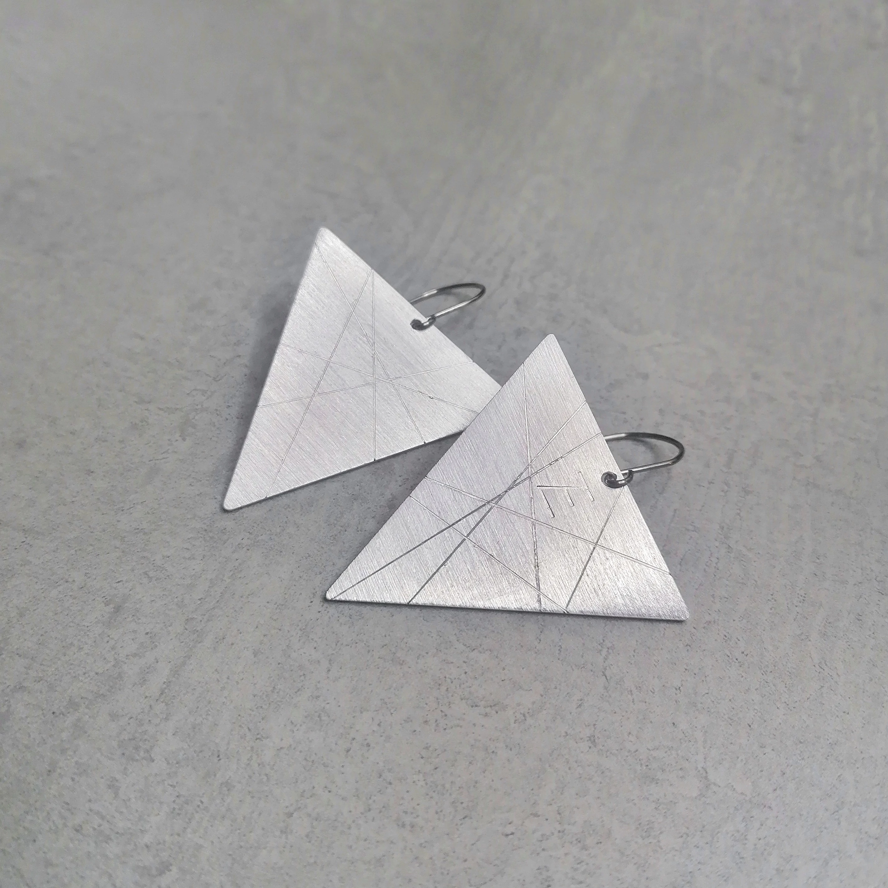 GEOMETRY 2025 - Háromszög fülbevaló